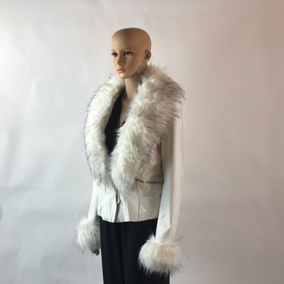💥💥HOST PICK💥PRICE FIRM- FAUX FUR VEGAN LEATHER - Picture 3 of 8